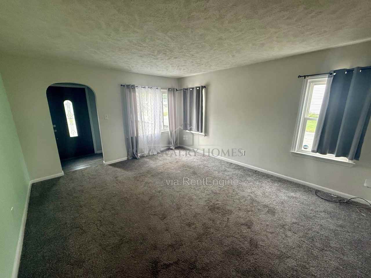 33 Pierce Ave - Photo 3 of 11