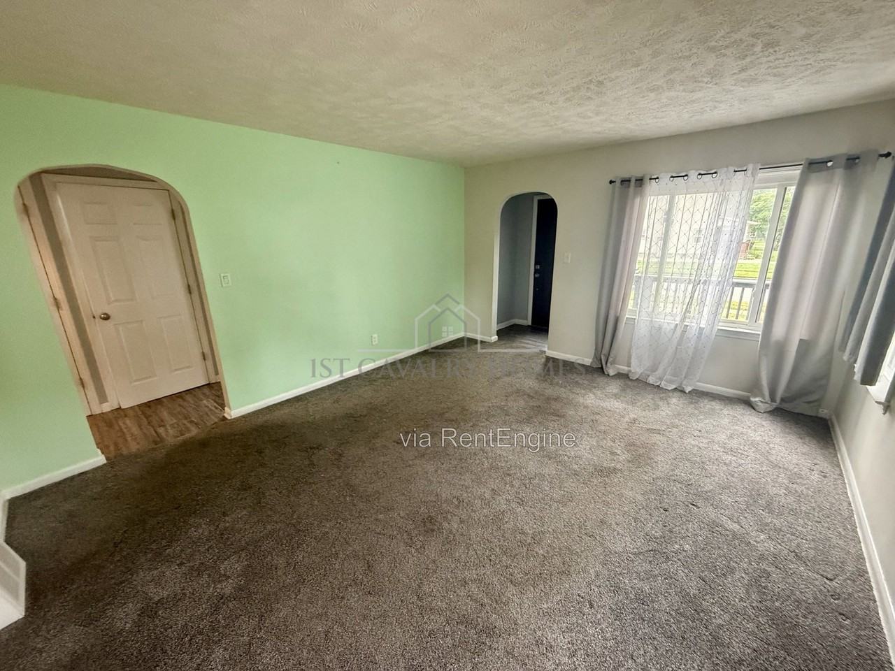 33 Pierce Ave - Photo 4 of 11