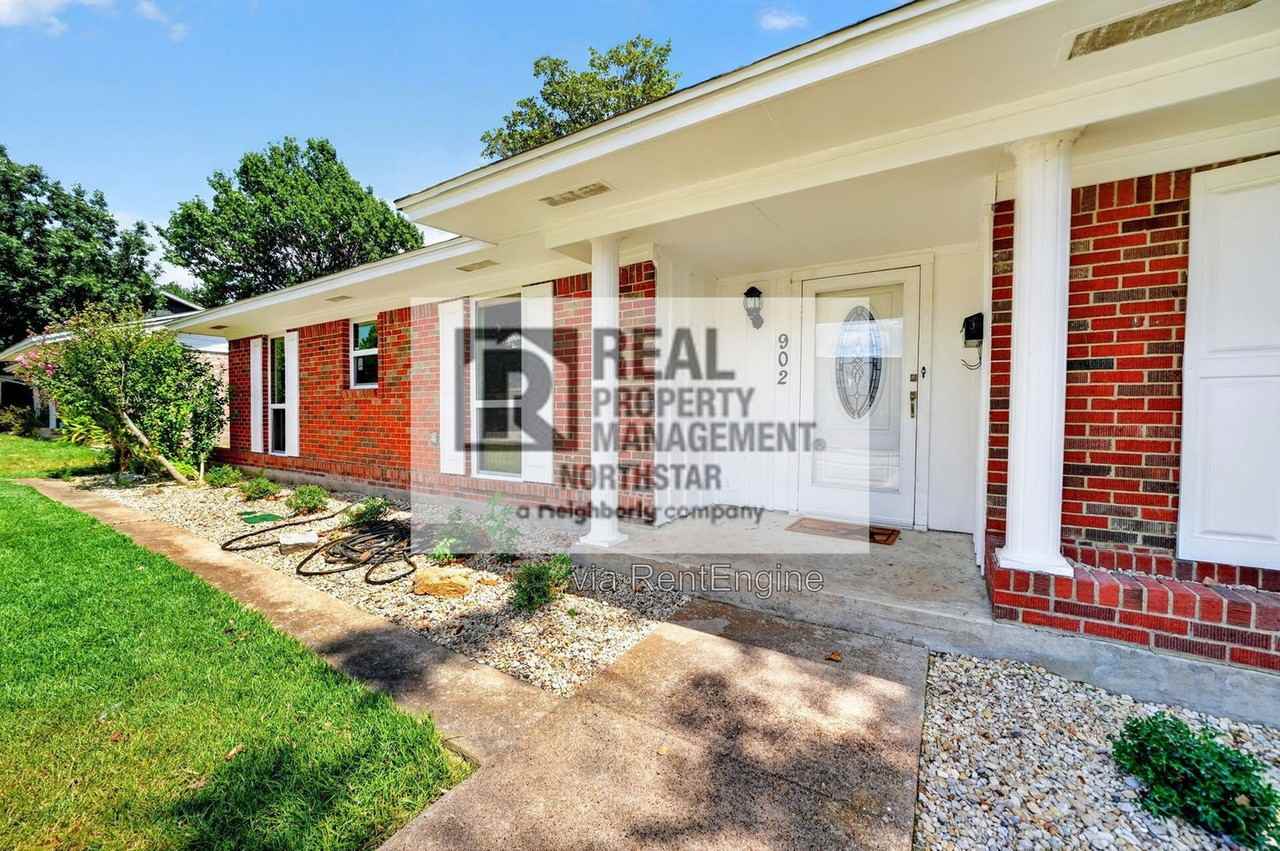 902 Arrowhead Dr - Photo 4 of 43