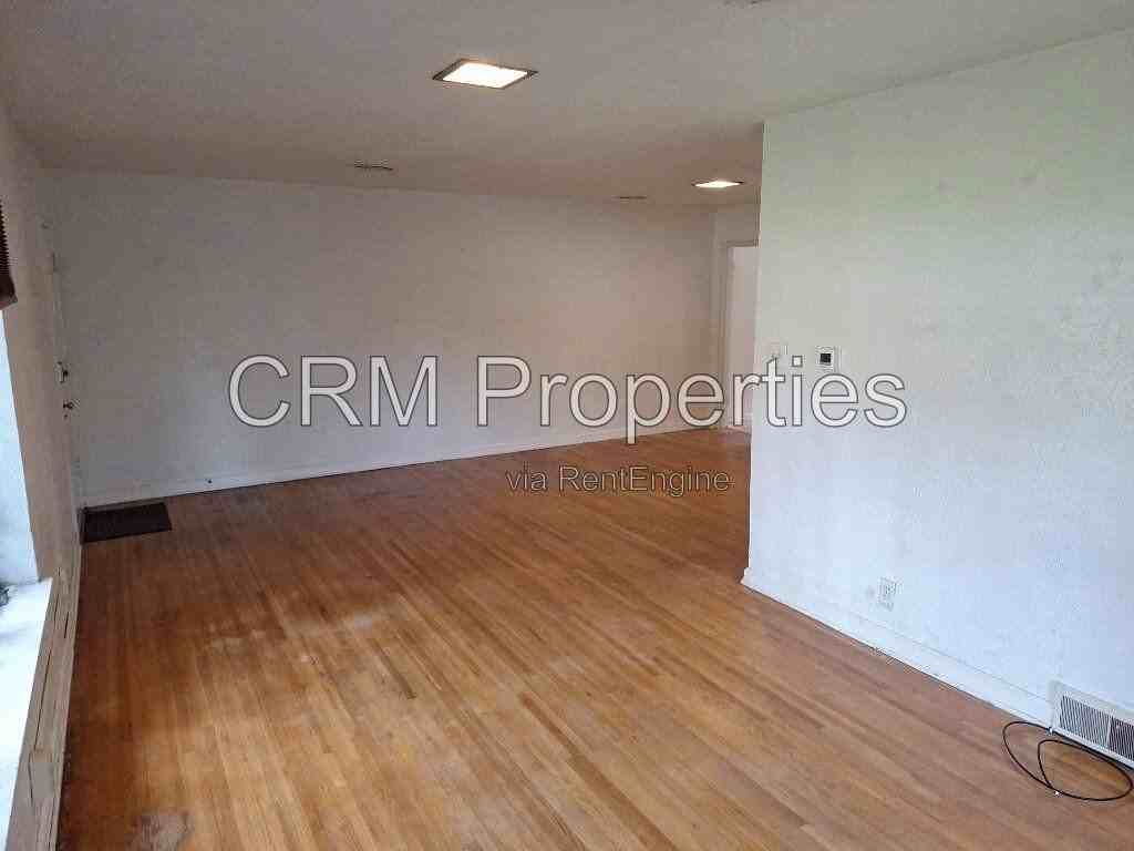 2101 N Wheeling Ave #2 - Photo 4 of 24