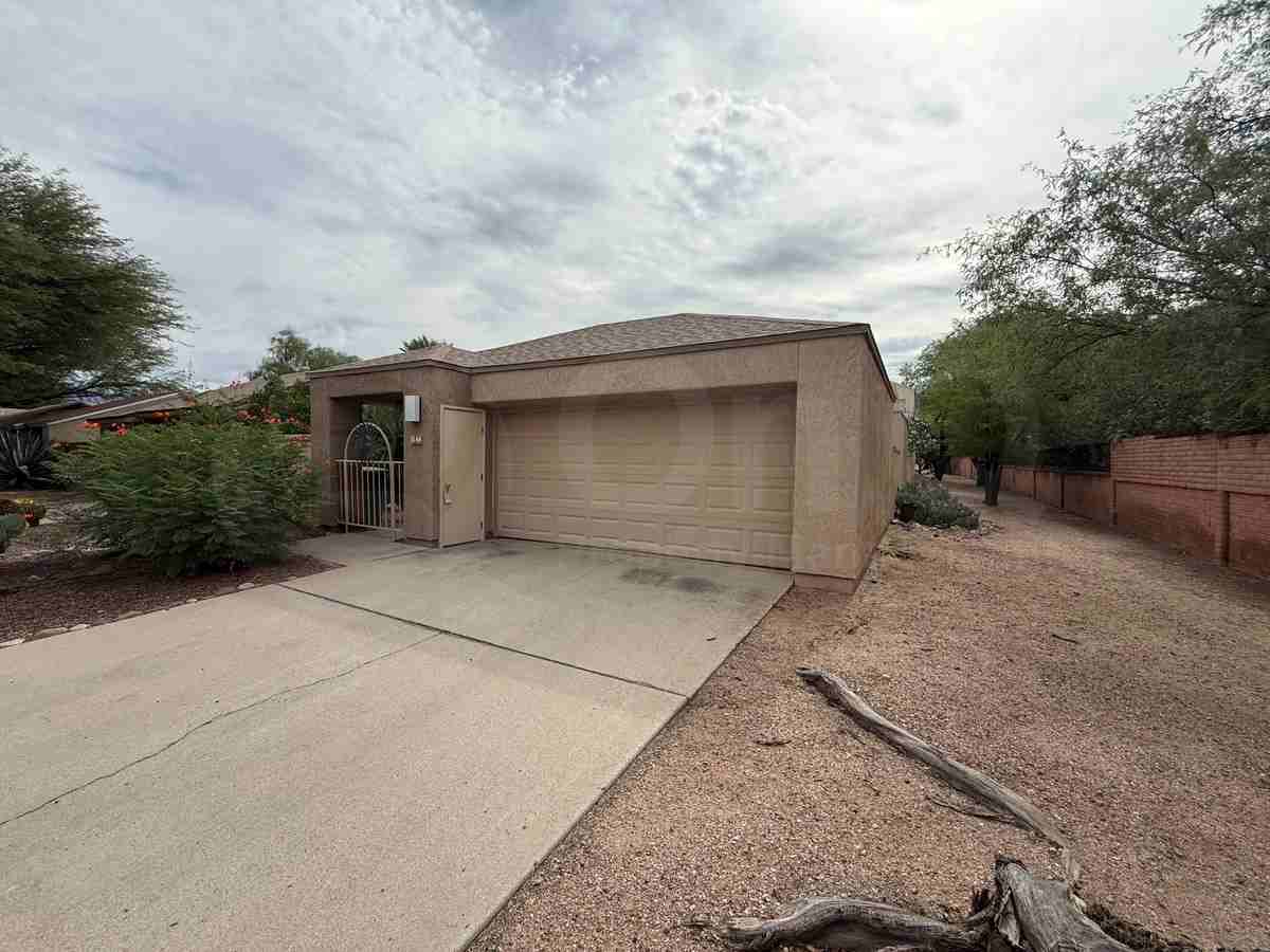 3160 N Brittlebush Ln - Photo 2 of 25