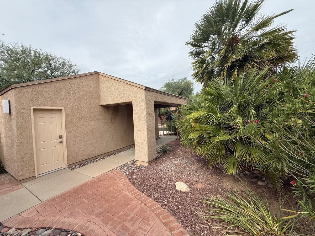 3160 N Brittlebush Ln - Photo 4 of 25