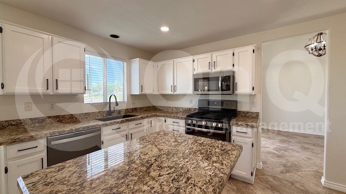 6638 E Melrose St - Photo 6 of 50