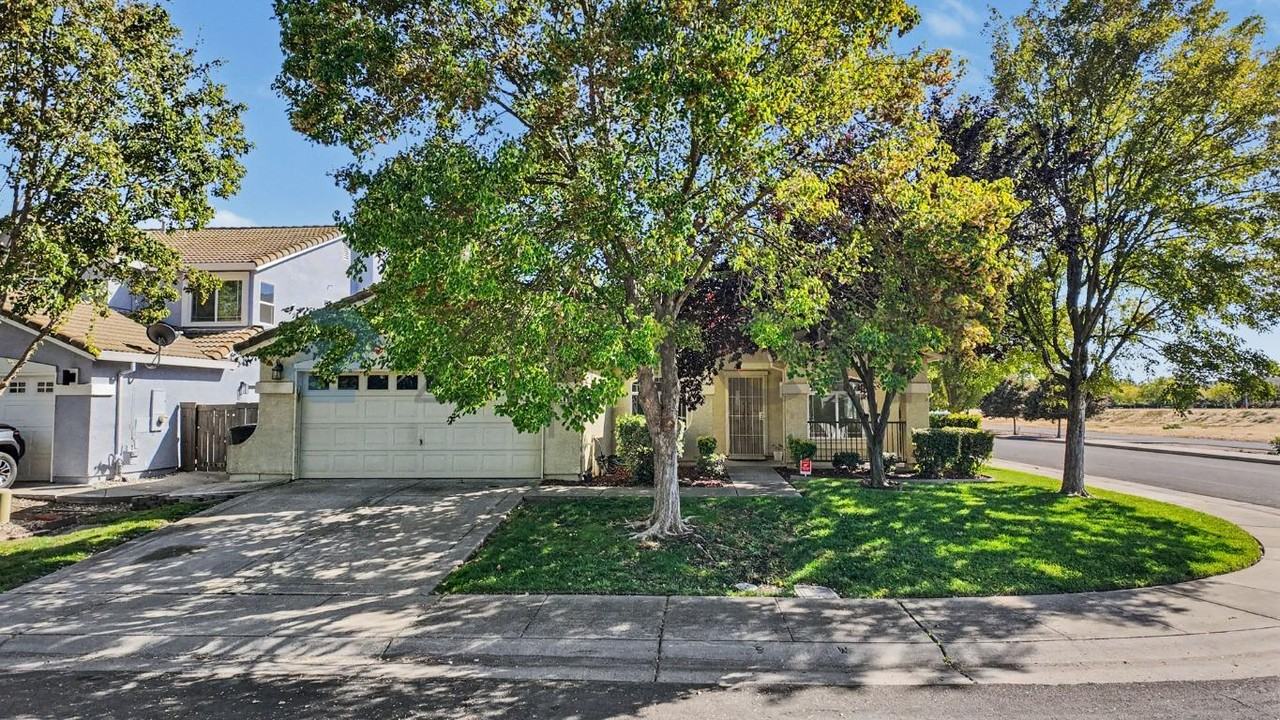 250 Bill Bean Cir - Photo 2 of 50