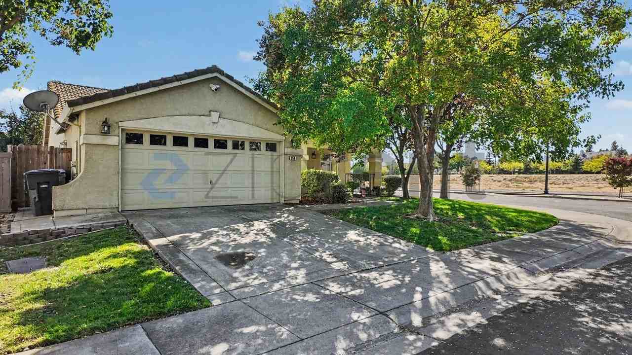 250 Bill Bean Cir - Photo 4 of 50