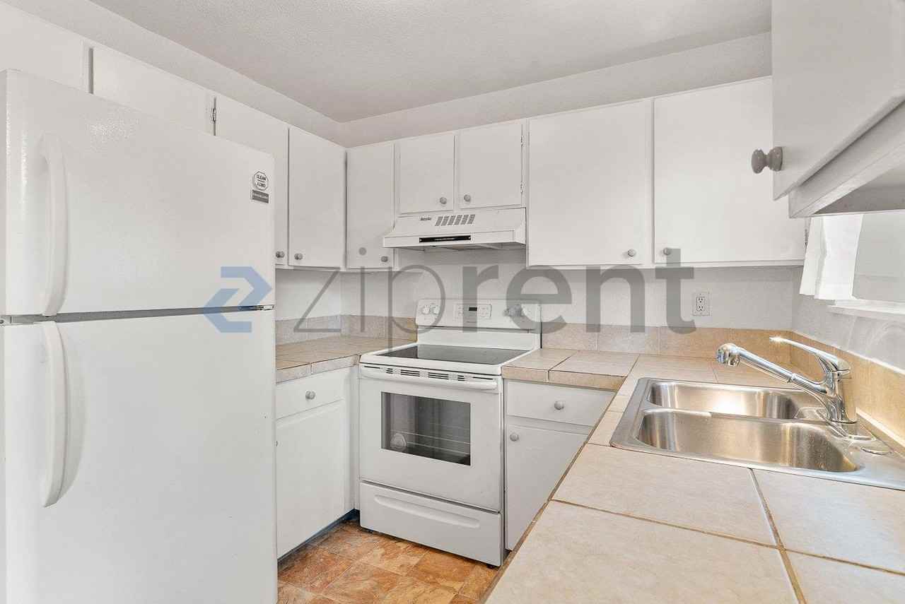 6404 Constellation Dr - Photo 6 of 38