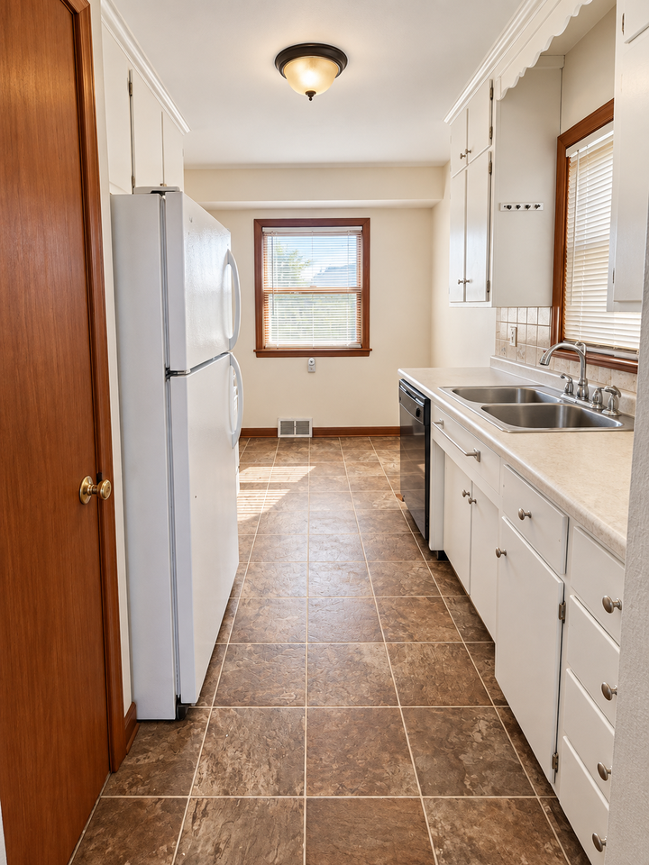 1634 Hoyt Ave E #NA - Photo 4 of 8