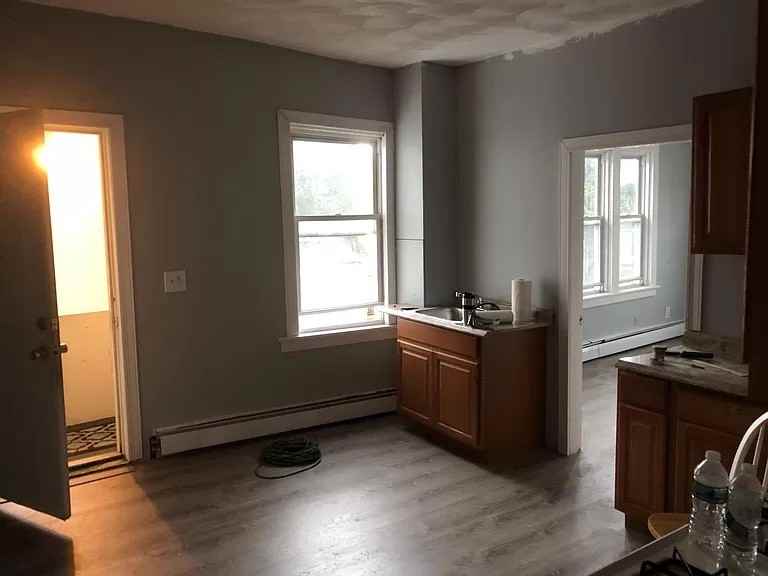635 Fall River Ave #2 - Photo 3 of 10