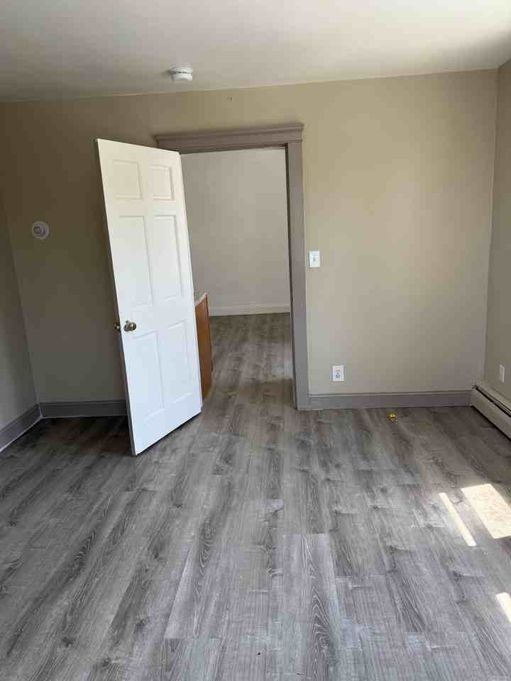 635 Fall River Ave #2 - Photo 4 of 10