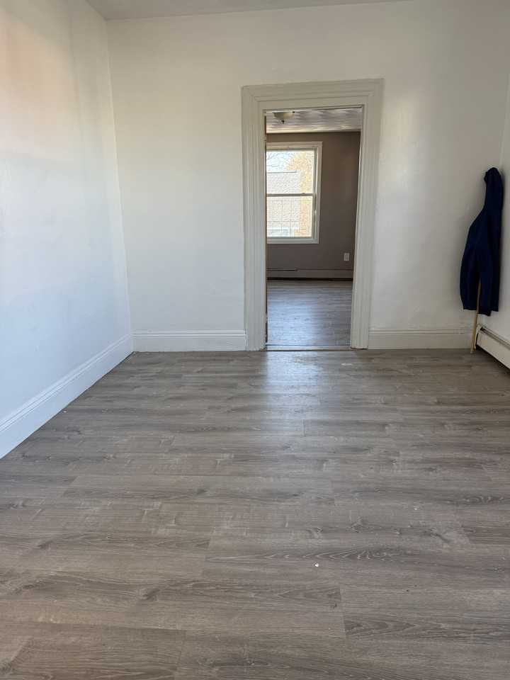 635 Fall River Ave #2 - Photo 5 of 10