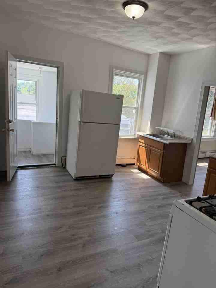 635 Fall River Ave #2 - Photo 7 of 10