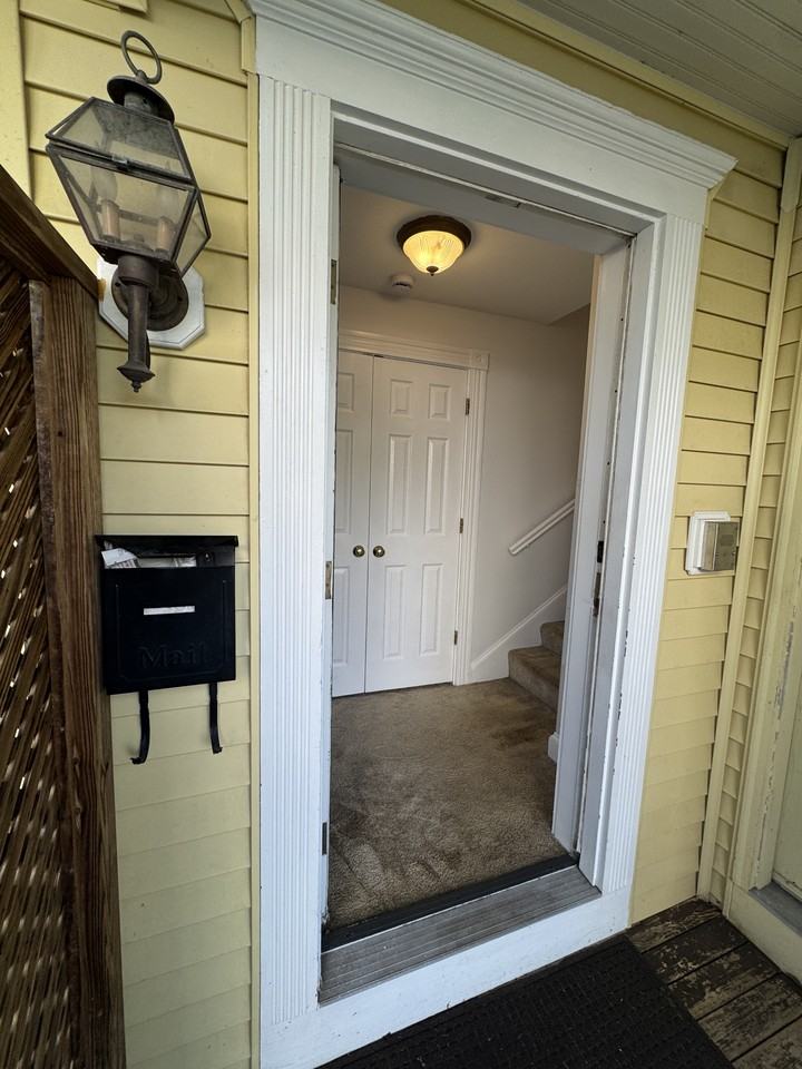 24 Ash St - Photo 5 of 49