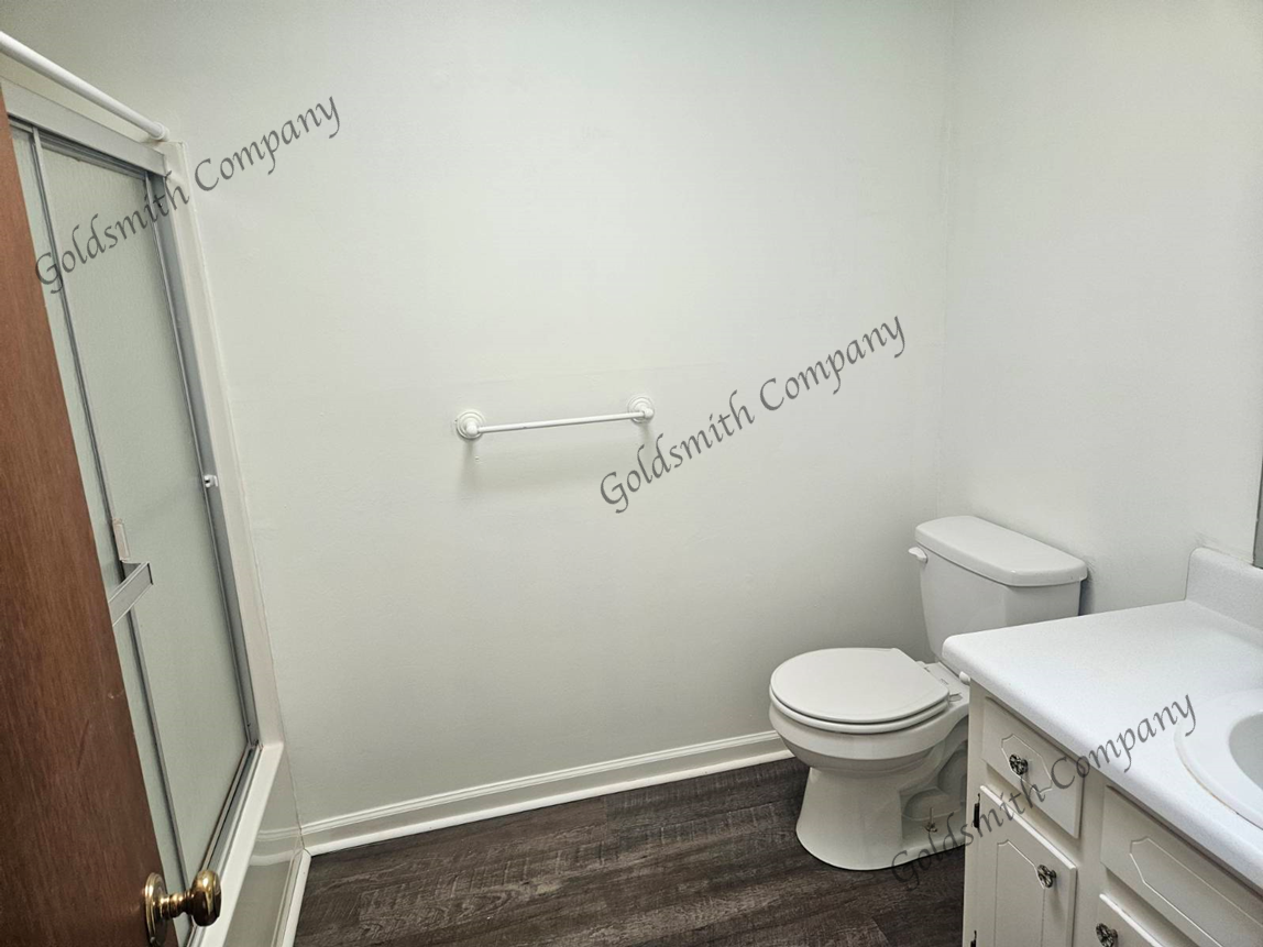 100 Wilma Dr - Photo 7 of 8
