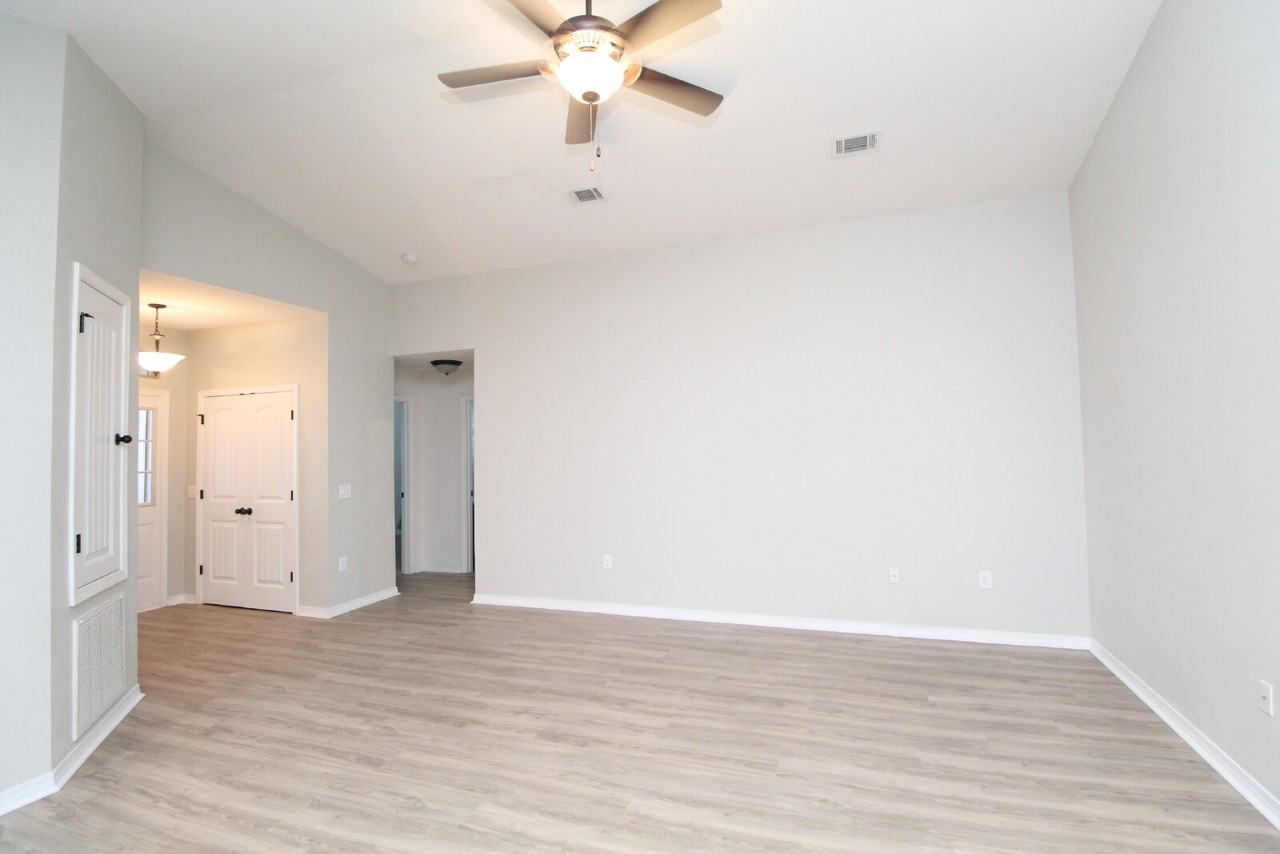 5605 Peach Dr - Photo 2 of 16