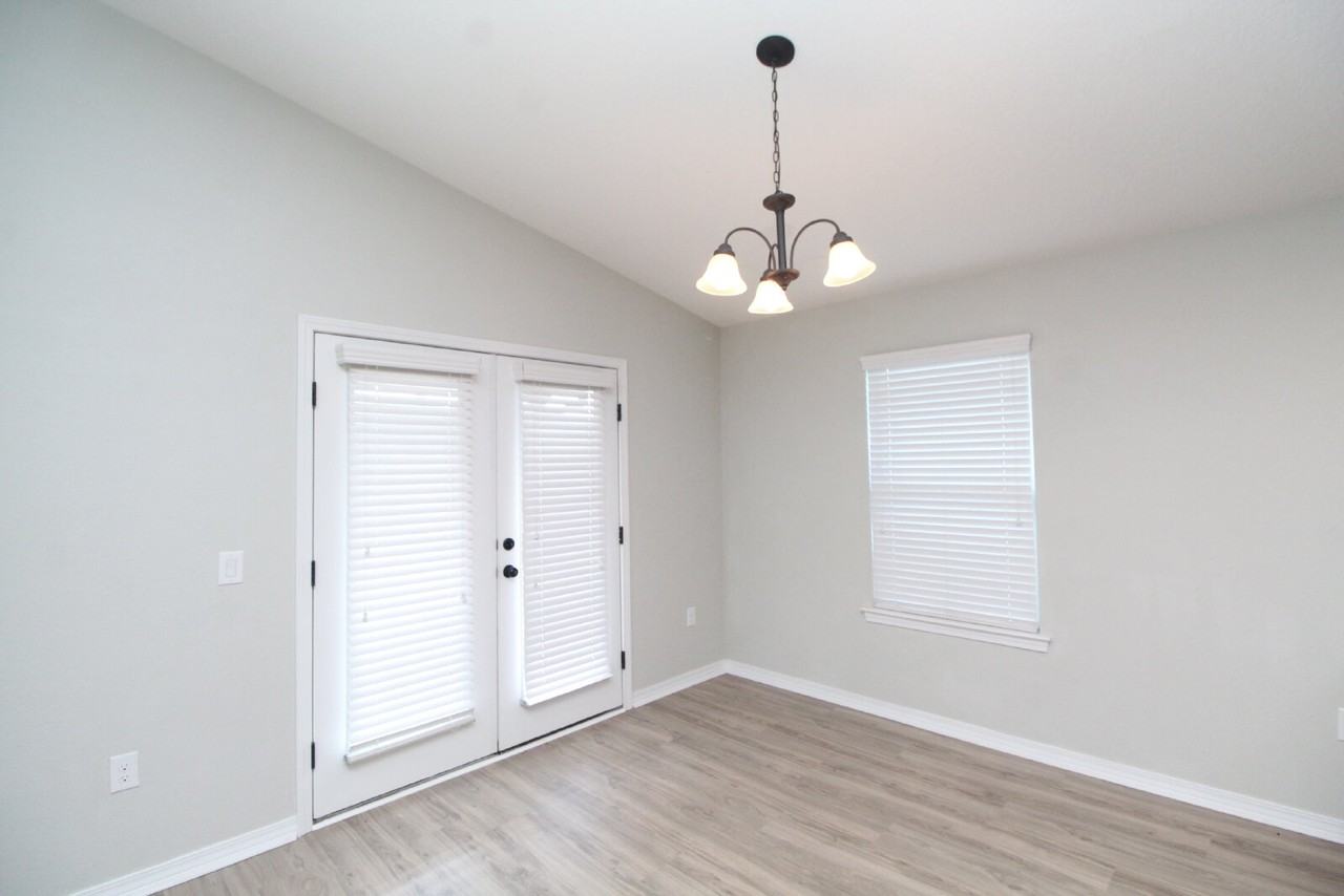 5605 Peach Dr - Photo 3 of 16