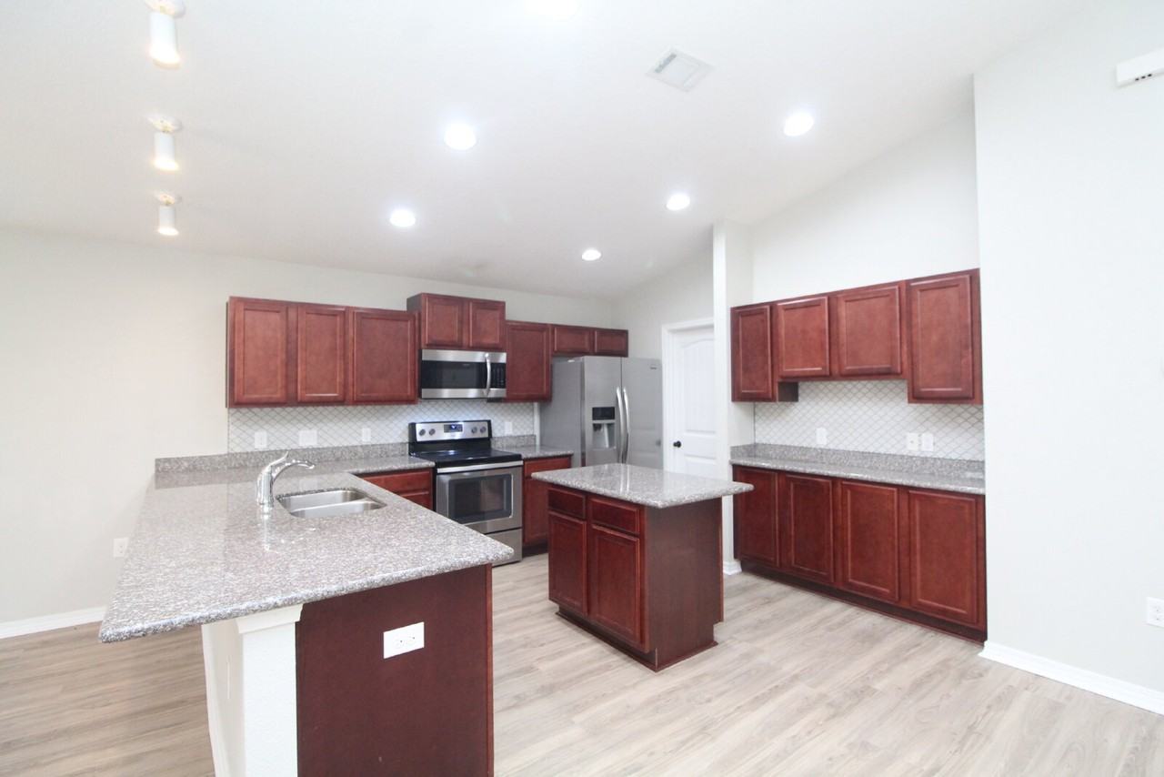 5605 Peach Dr - Photo 4 of 16