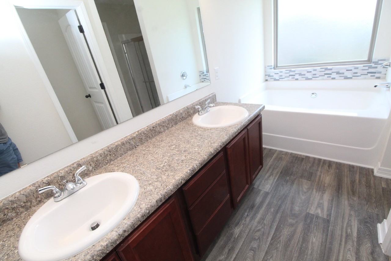 5605 Peach Dr - Photo 7 of 16