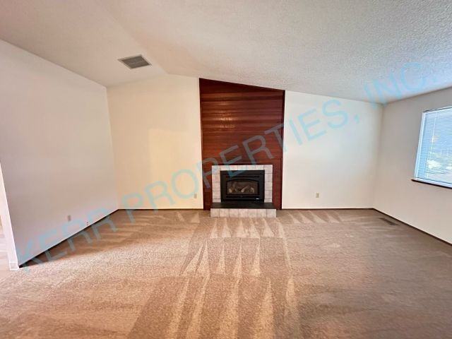 5021 Se 111th Ave - Photo 2 of 22
