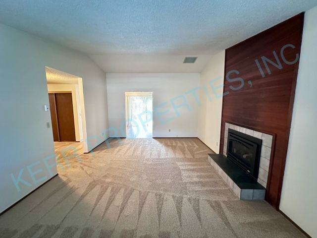 5021 Se 111th Ave - Photo 4 of 22
