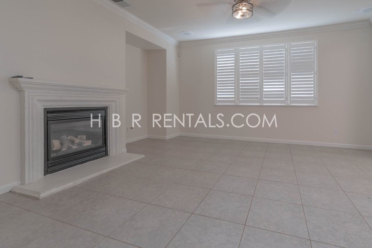 428 S Providence St - Photo 5 of 44