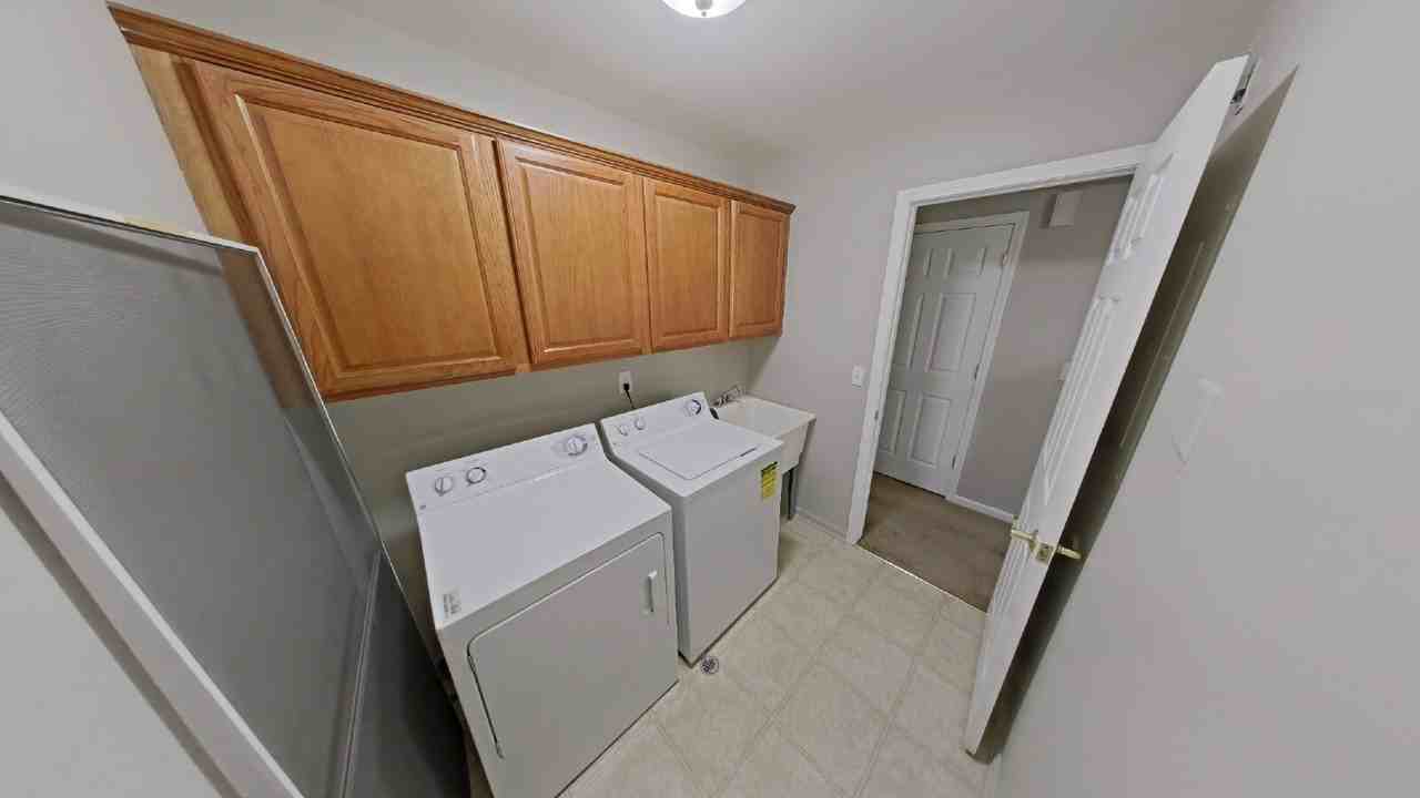 33550 Utica Rd - Photo 2 of 10