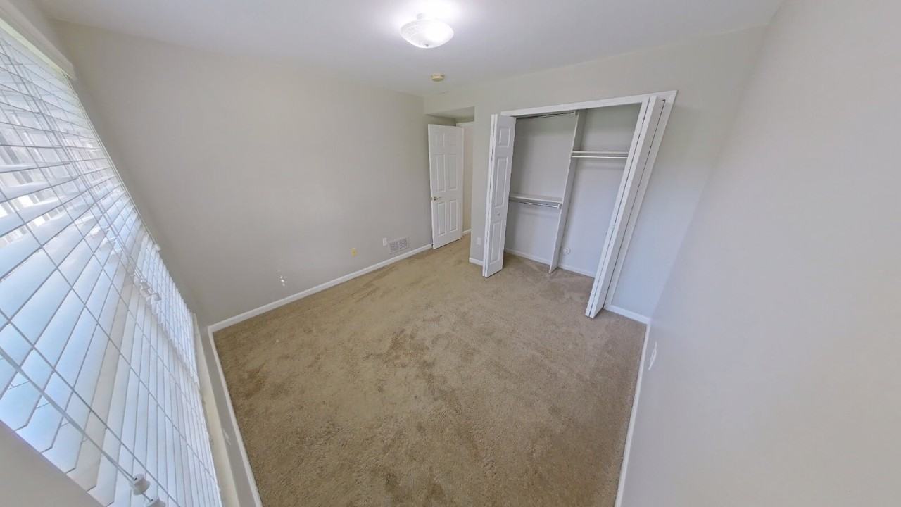 33550 Utica Rd - Photo 4 of 10
