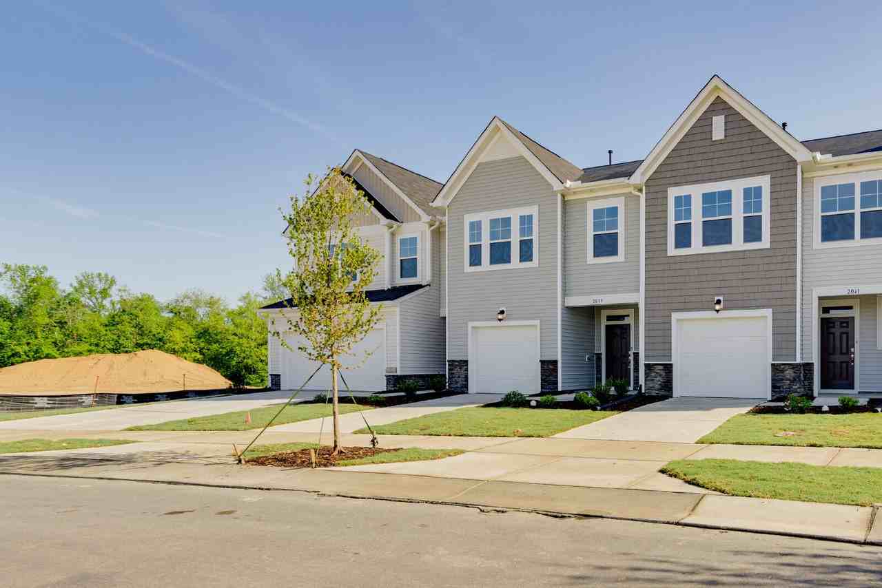 2039 Caen St - Photo 3 of 45