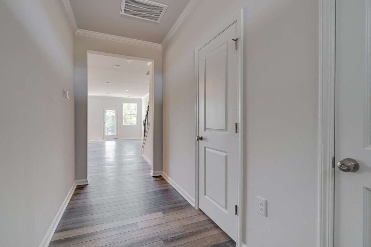 2039 Caen St - Photo 5 of 45