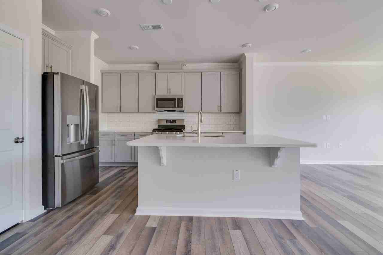 2039 Caen St - Photo 7 of 45