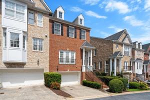 featured image of 312 Creekbank Way Se