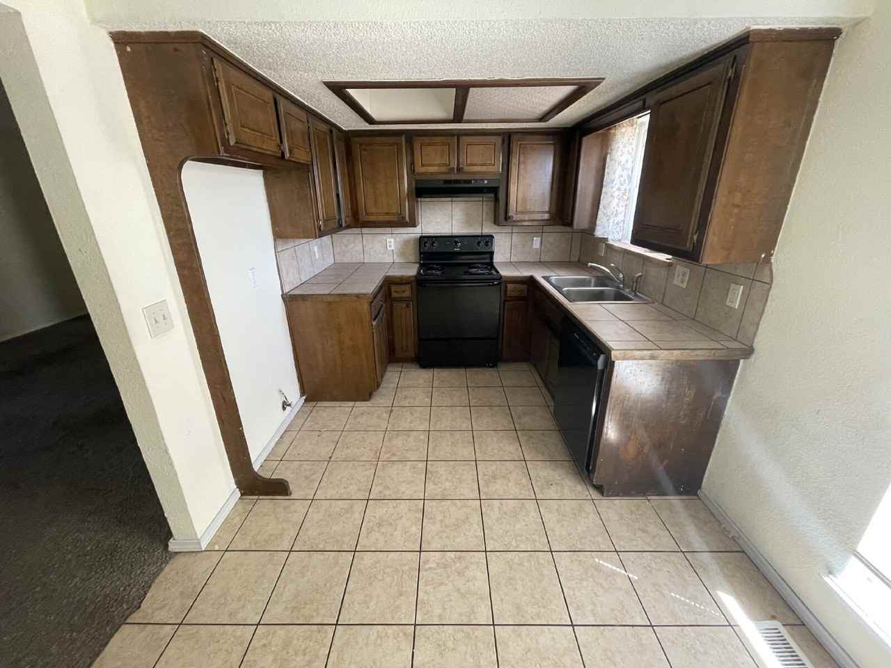 6903 Lyrewood Ln - Photo 3 of 20