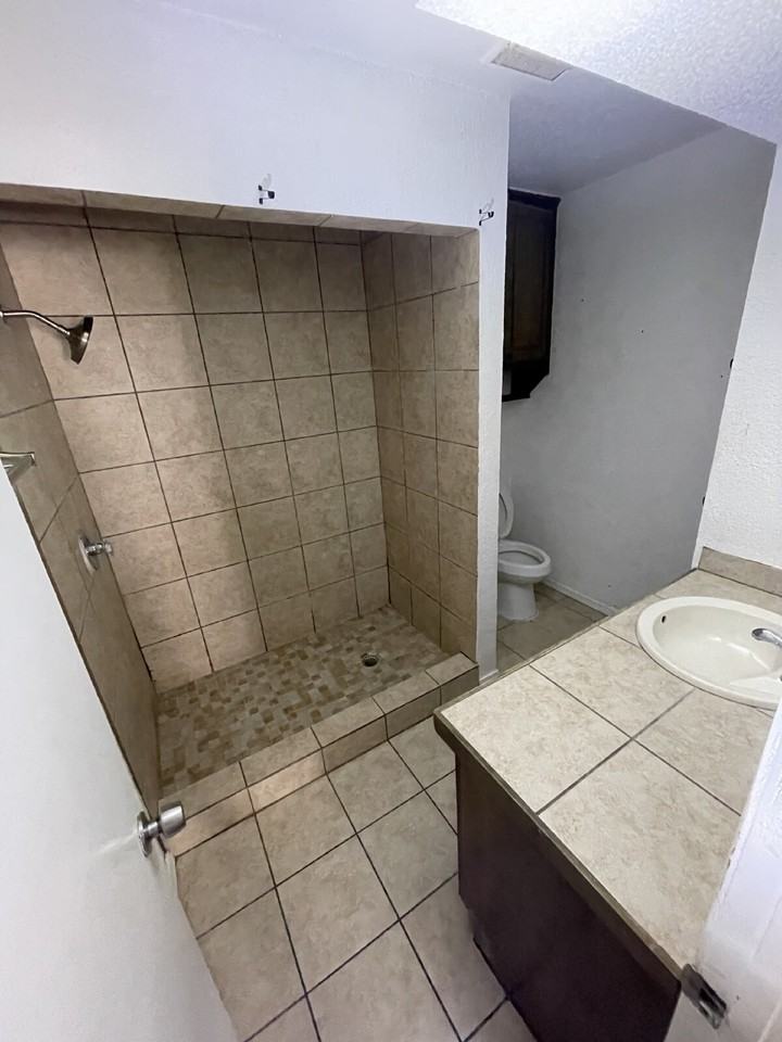 6903 Lyrewood Ln - Photo 6 of 20
