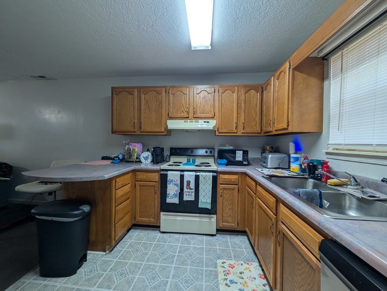 587 Baker Rd - Photo 3 of 7