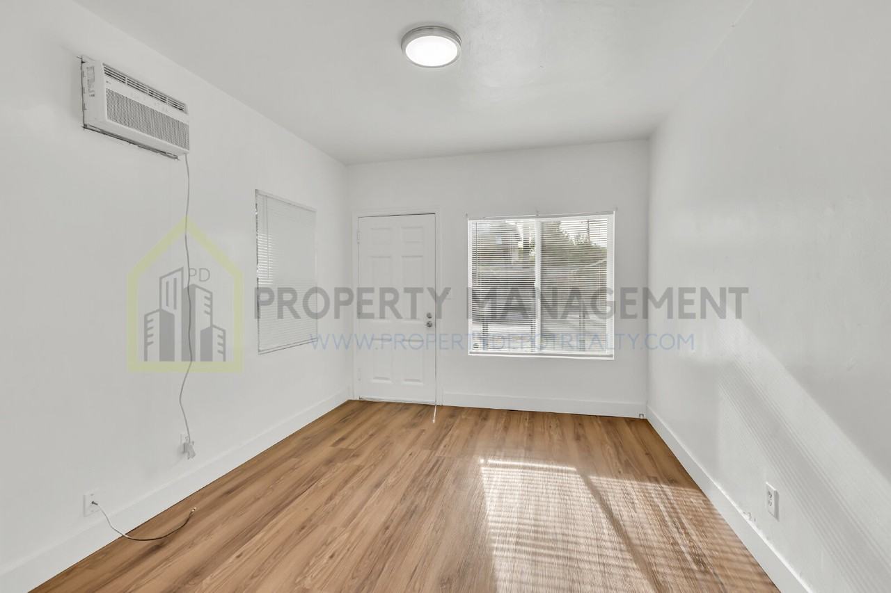 2519 Freeport Blvd Apt 1 - Photo 3 of 10