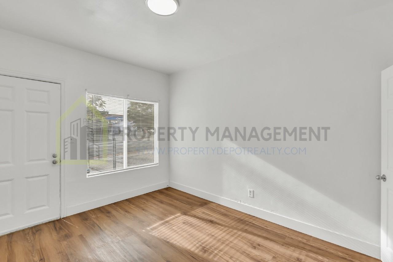 2519 Freeport Blvd Apt 1 - Photo 5 of 10