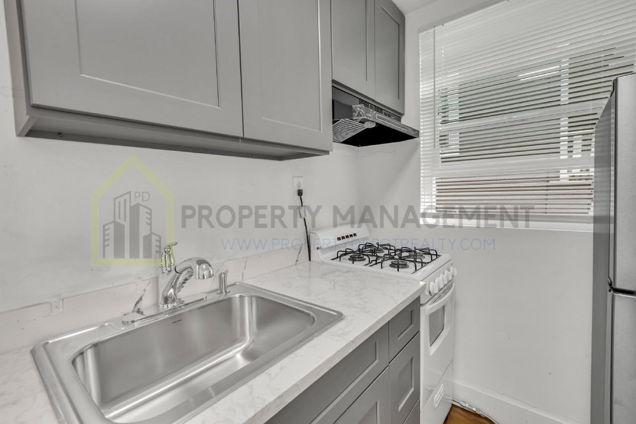 2519 Freeport Blvd Apt 1 - Photo 6 of 10
