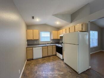 190 Highland Blvd - Photo 6 of 16