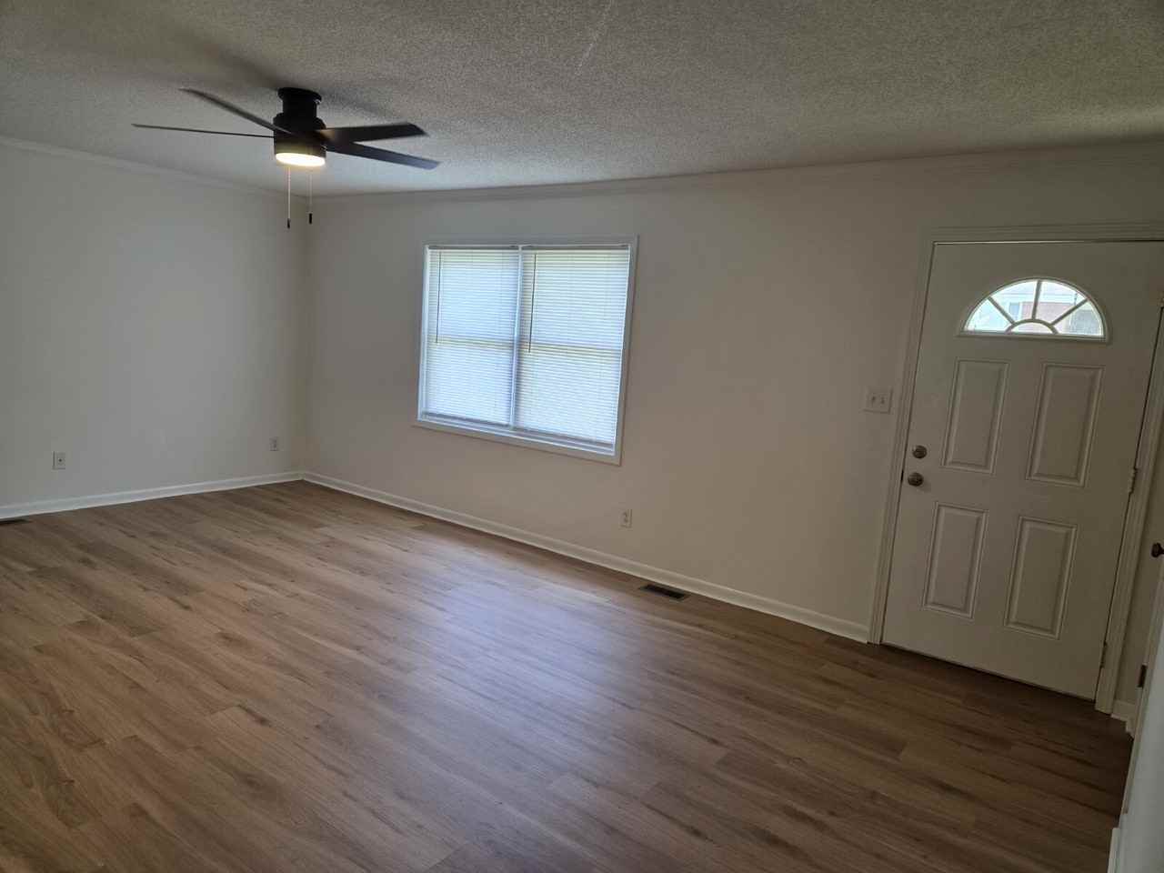 114 Ballard Dr - Photo 2 of 6