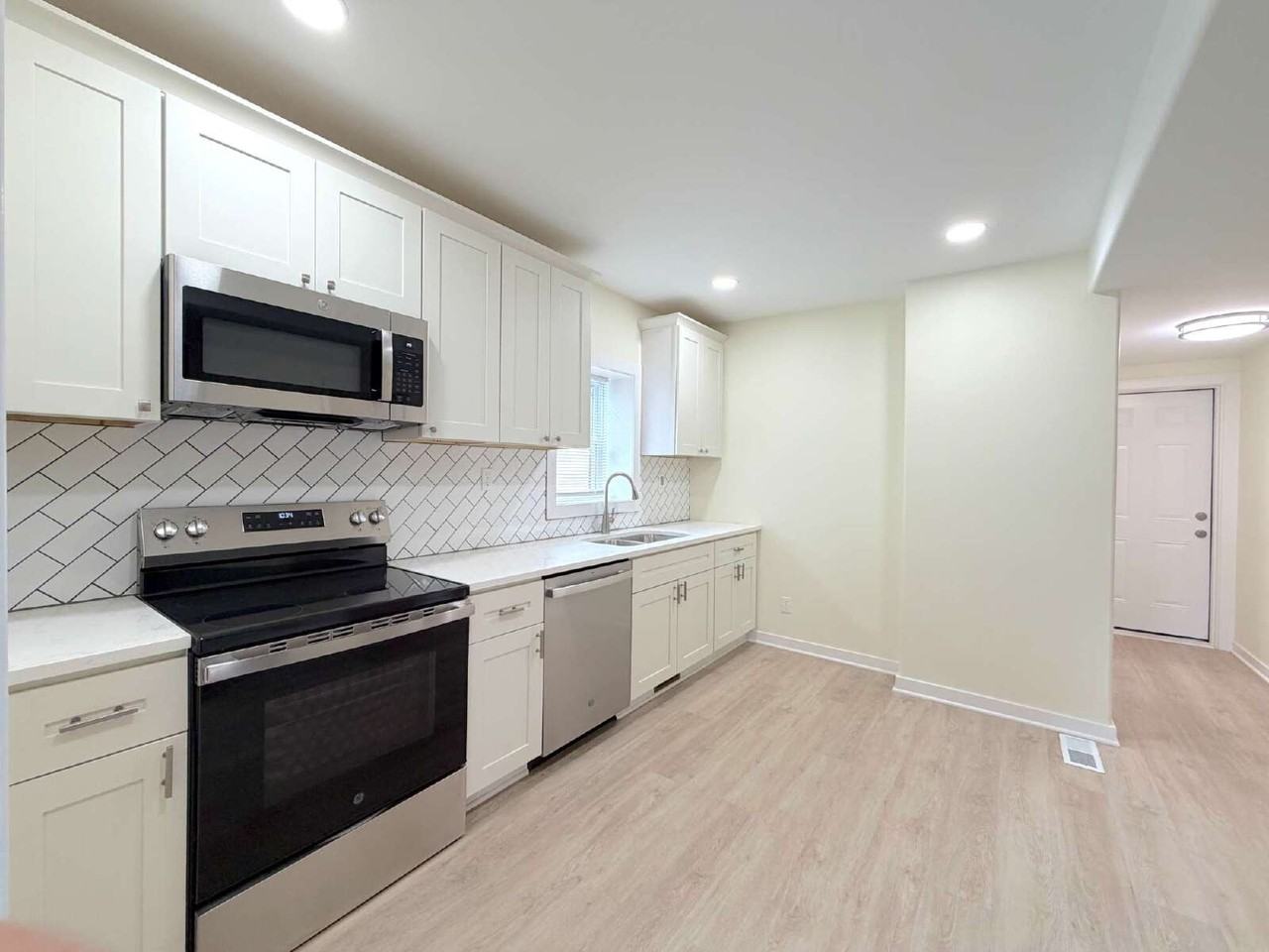 2647 E 6th St - Photo 2 of 9