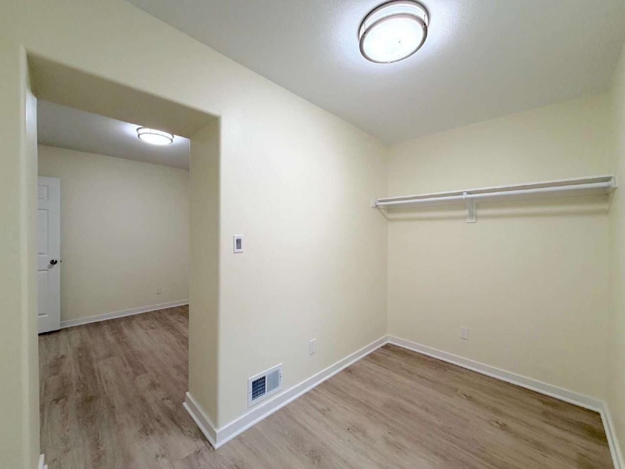 2647 E 6th St - Photo 5 of 9