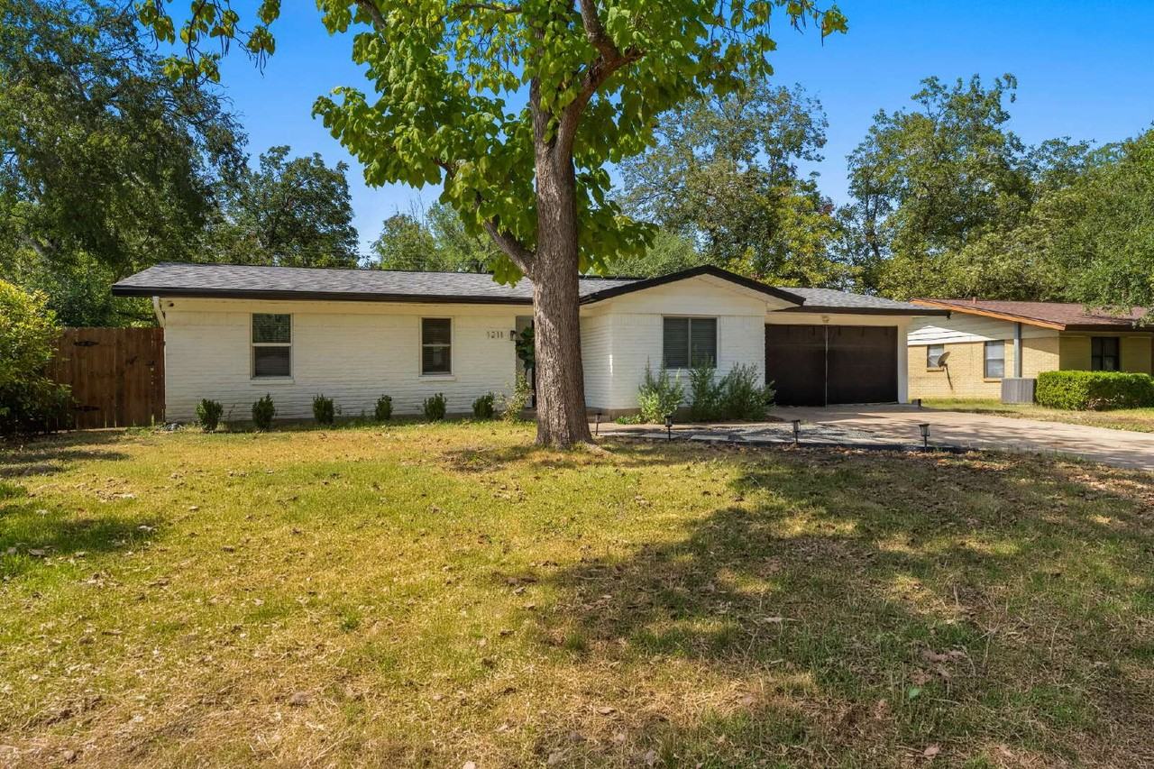 1211 Sahara Ave - Photo 2 of 33