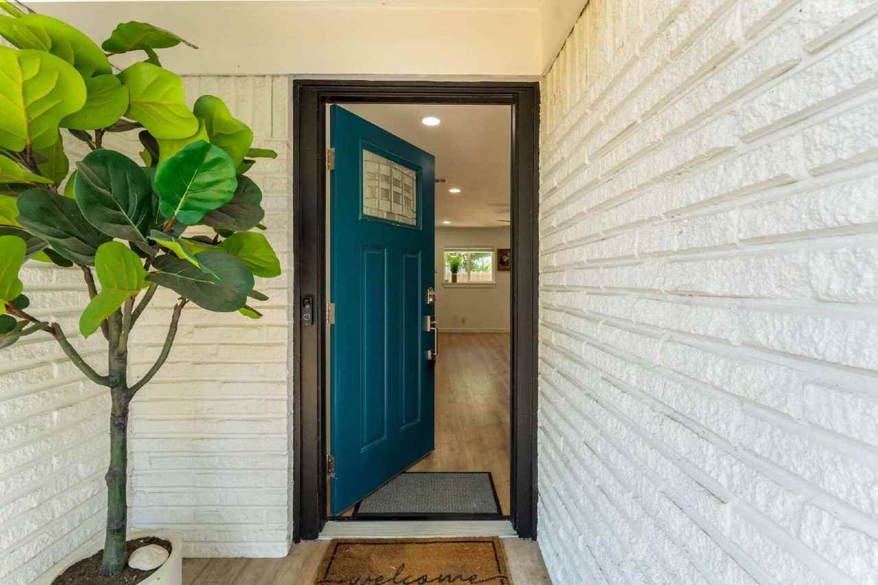 1211 Sahara Ave - Photo 5 of 33