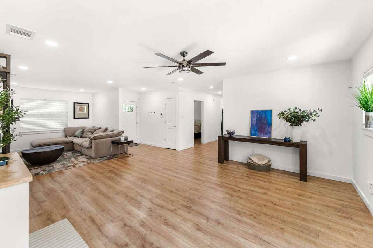 1211 Sahara Ave - Photo 6 of 33