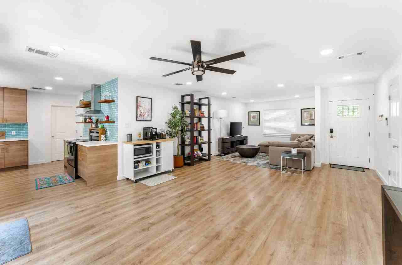 1211 Sahara Ave - Photo 7 of 33