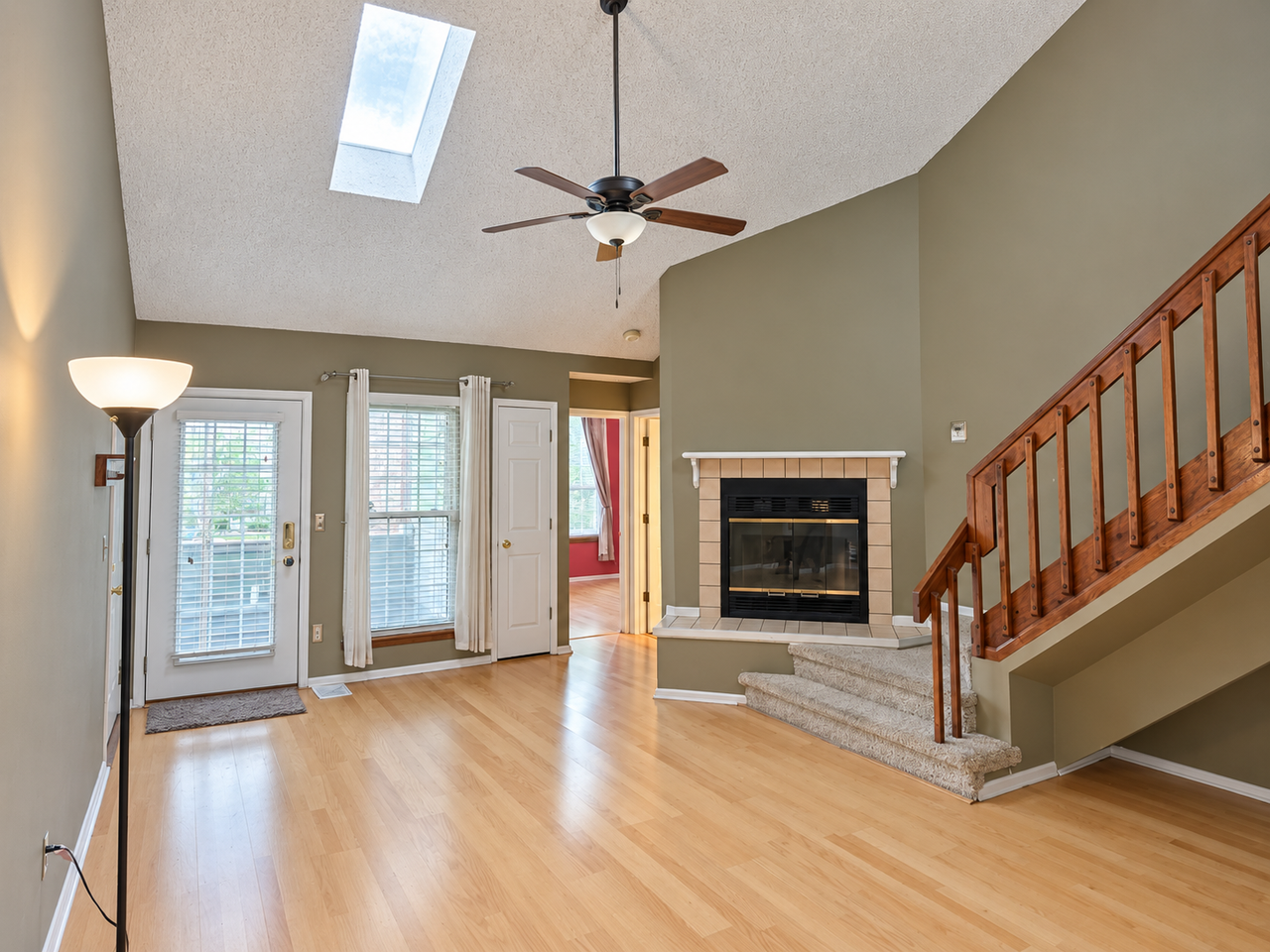 4044 S Carson St - Photo 4 of 20