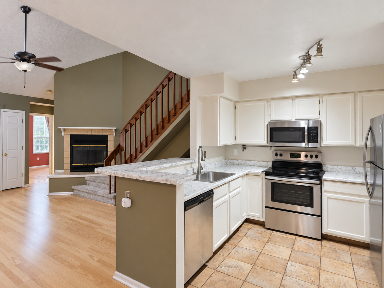 4044 S Carson St - Photo 6 of 20