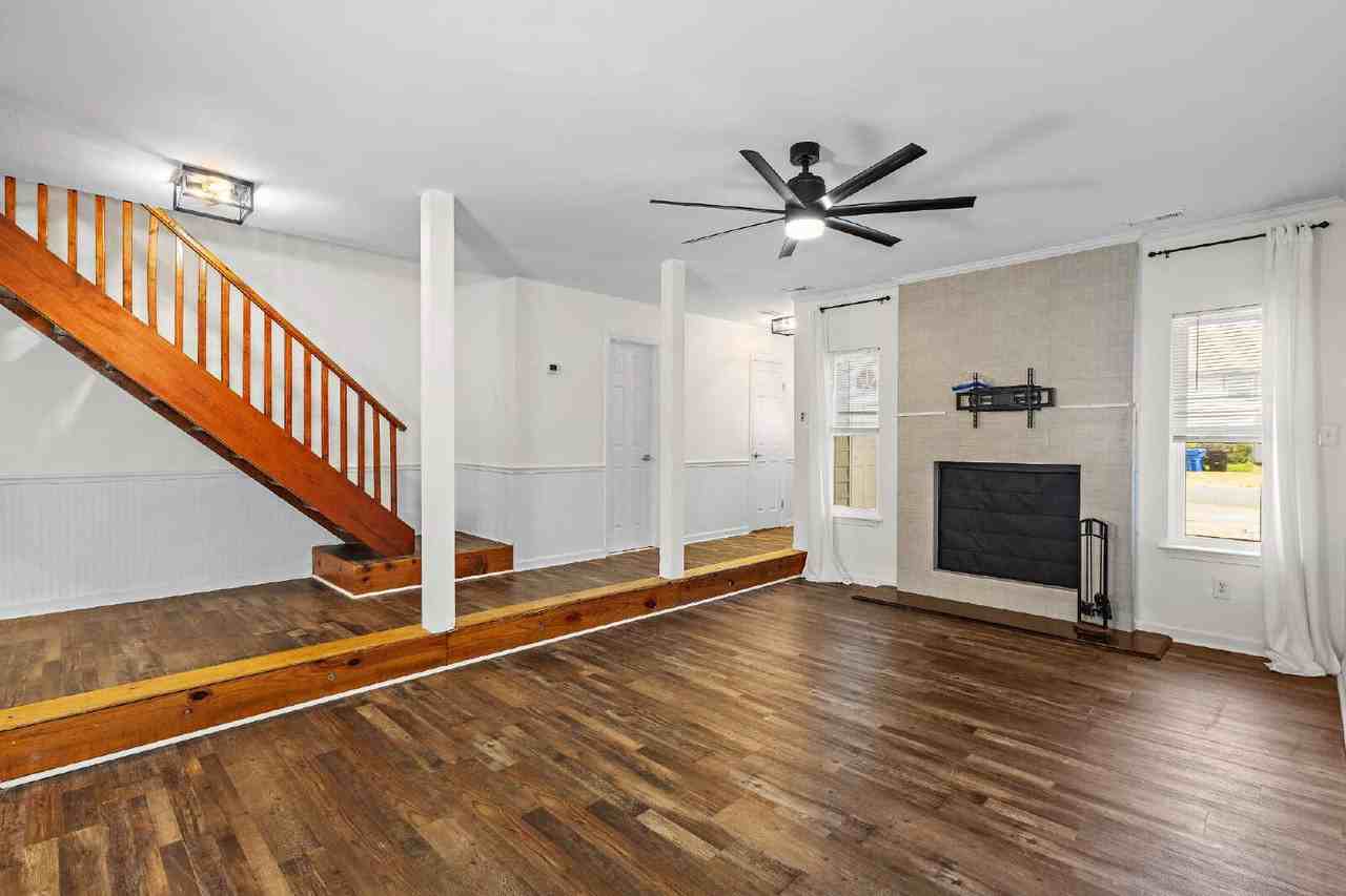 2305 Merl Cir - Photo 3 of 10