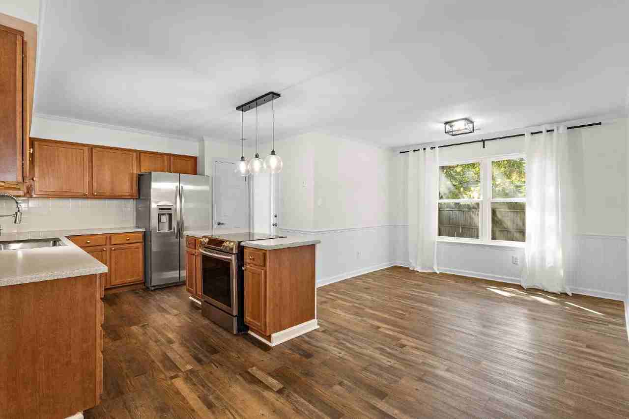 2305 Merl Cir - Photo 4 of 10