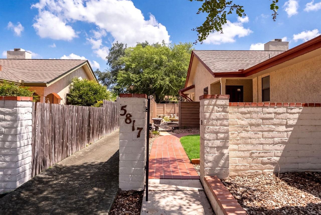 5817 Royal Clb - Photo 2 of 47