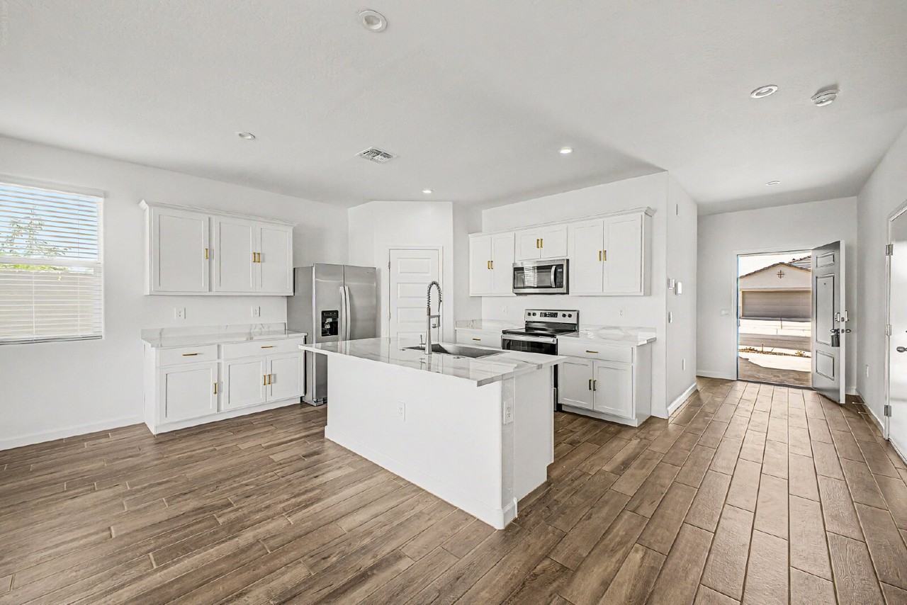 2760 W Stradling Ave - Photo 5 of 40